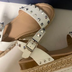 Cushionaire Wedge Sandal Size 7